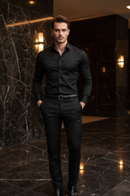 Adam - Pose Frontal
