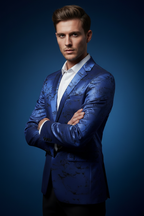 Blazer azul royal pose 3