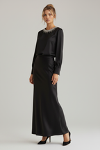 Nerea - Blusa de satén con detalle de pedrería