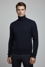 Rubén - Modelo europeo con suéter azul marino cuello alto