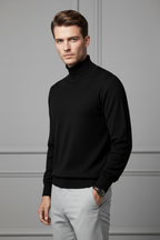 Rubén - Modelo europeo con suéter negro cuello alto