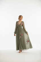 Ruth pose 4