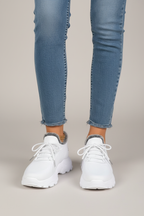 Sneakers blancas detalle frontal