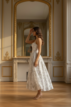 Vestido floral de lado, nueva postura